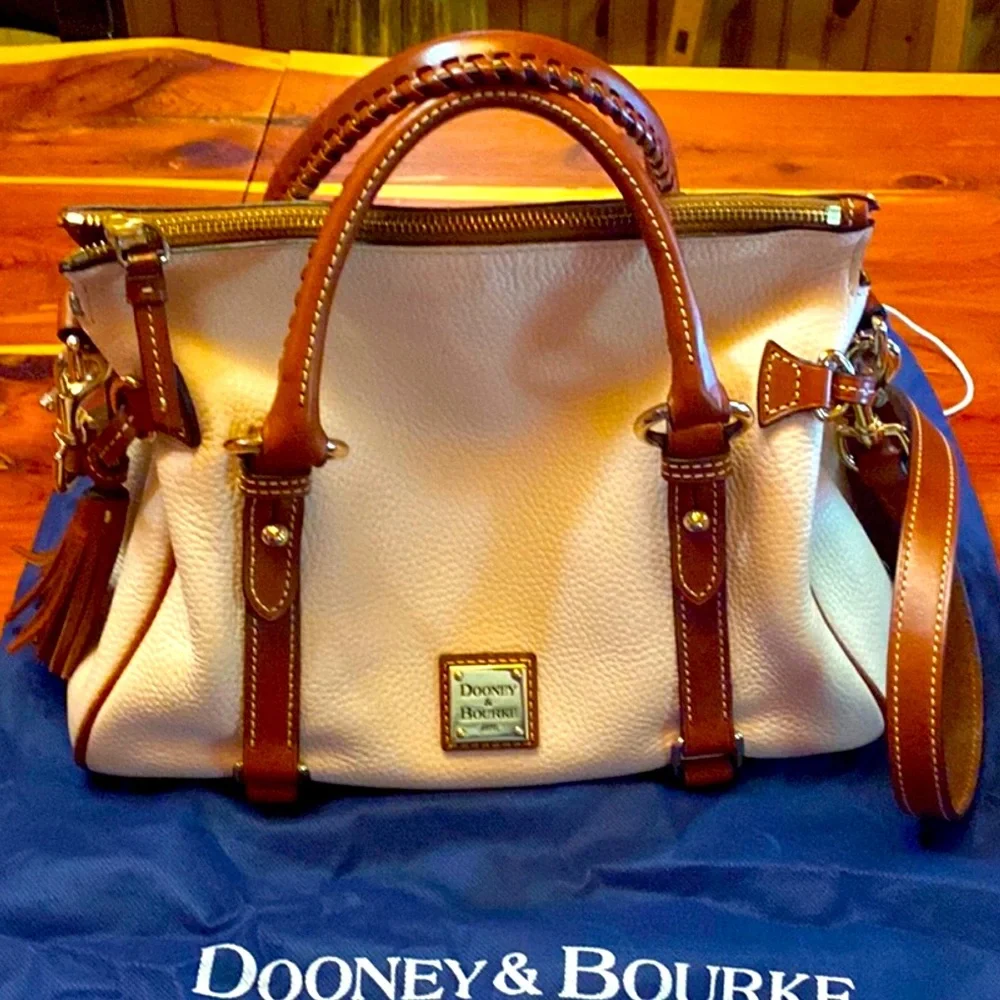 RARE Dooney & Bourke pebble satchel EUC like new in color BLUSH HTF - Picture 5 of 16